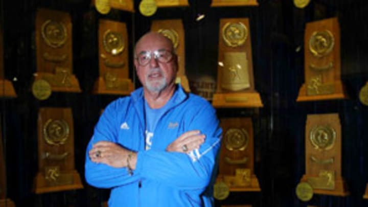 Legendary UCLA men's volleyball coach Al Scates shoots for 20th ring