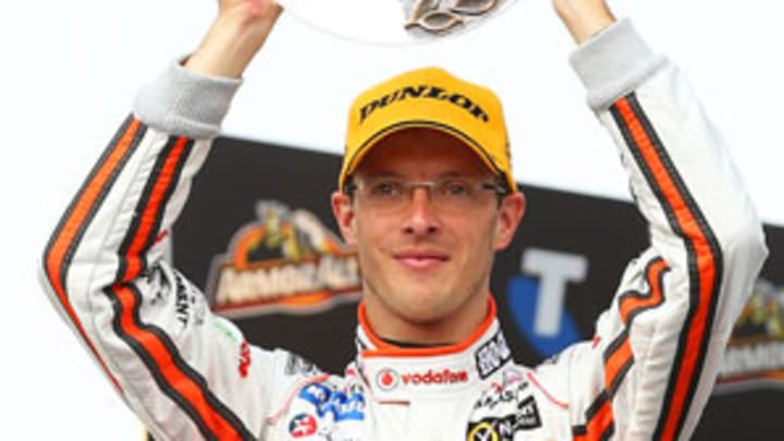 Bourdais re-signs with Dragon Racing