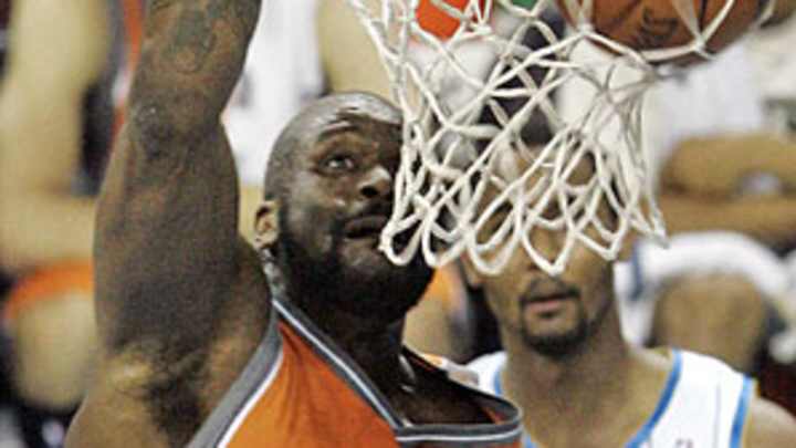 Suns trade Shaq to Cavaliers