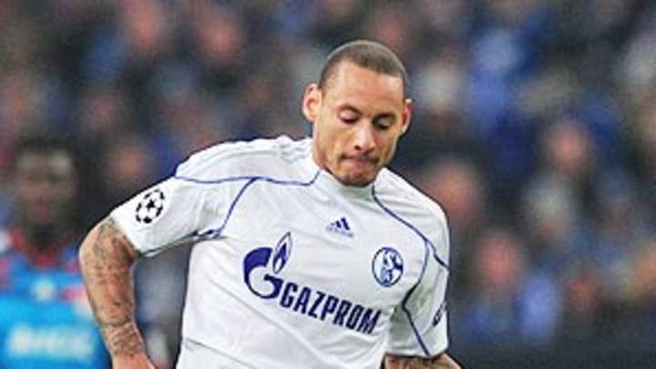 Schalke's Jones draws Magath's ire Schalke's Jones draws Magath's ire