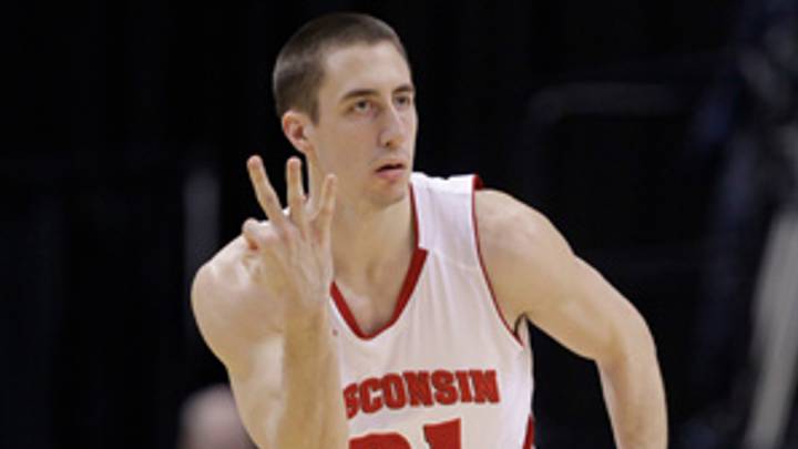 Badgers' Gasser tears ACL in practice, out for '12