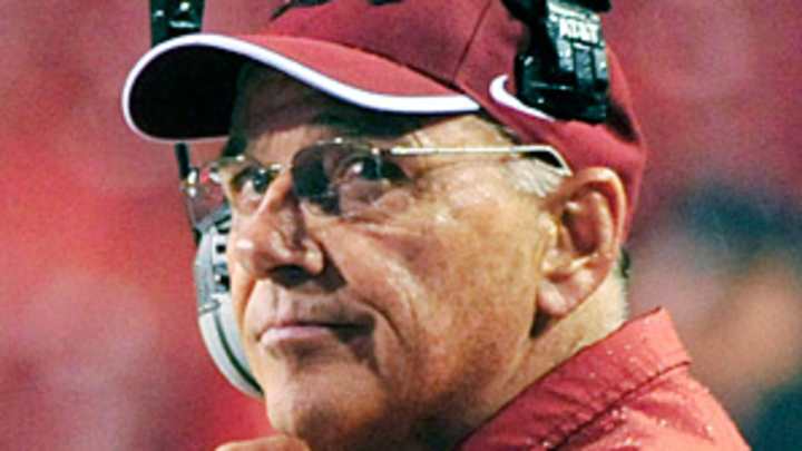 Arkansas AD: Smith won't return as Hogs' head coach