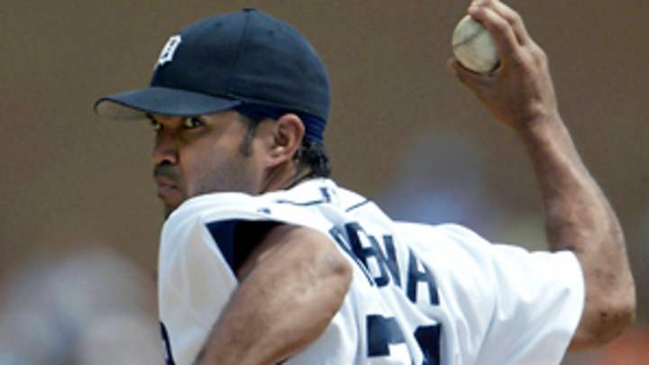 After prison release, Urbina returns to baseball