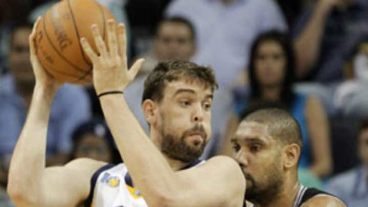 Blue-collar approach has Grizzlies on the brink of upsetting Spurs