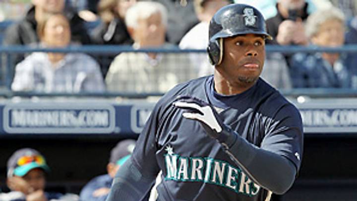 Griffey embraces ambassador role for promising Mariners, majors
