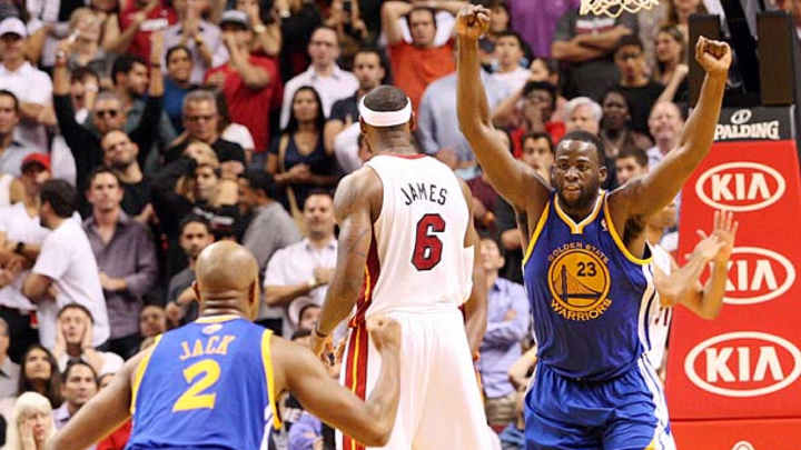 Three-pointers: Warriors sneak by Heat on Green's last-second layup