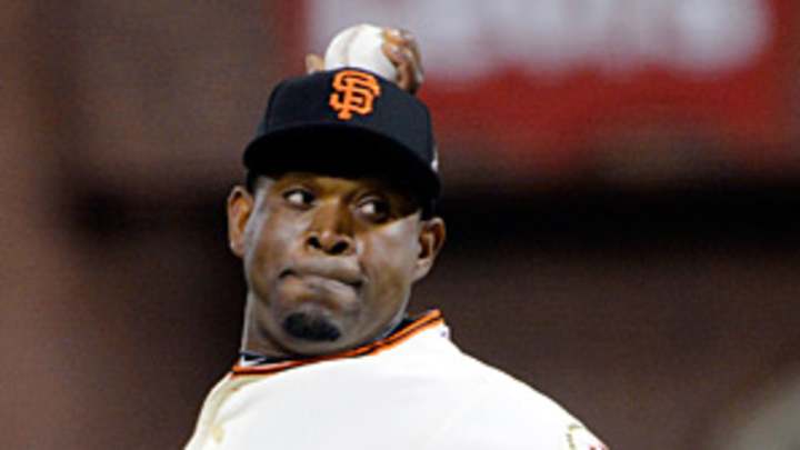 Giants, Casilla complete $15M, 3-year deal