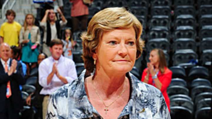 Summitt honored at Toledo-Marquette game Summitt honored at Toledo-Marquette game
