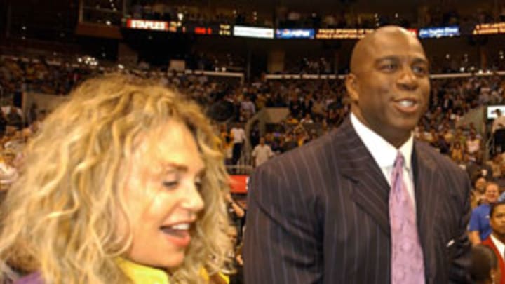 Laker love for actress Cannon goes from basketball court to kitchen