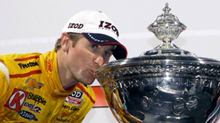 Hunter-Reay collects bonus at IndyCar banquet Hunter-Reay collects bonus at IndyCar banquet