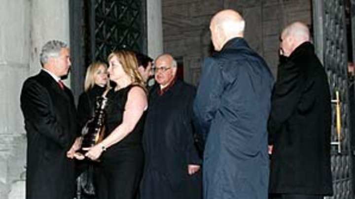 Pat Burns' widow's car broken into after funeral