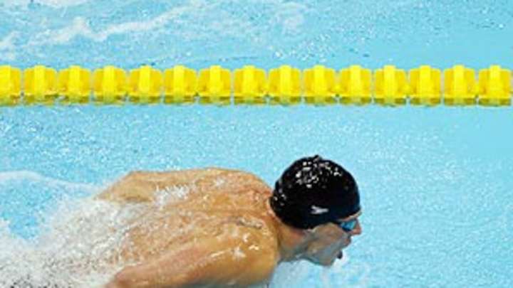 Phelps flips script on Lochte with victory in the 200-meter IM