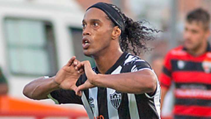 Ronaldinho to remain with Atletico Mineiro in 2013
