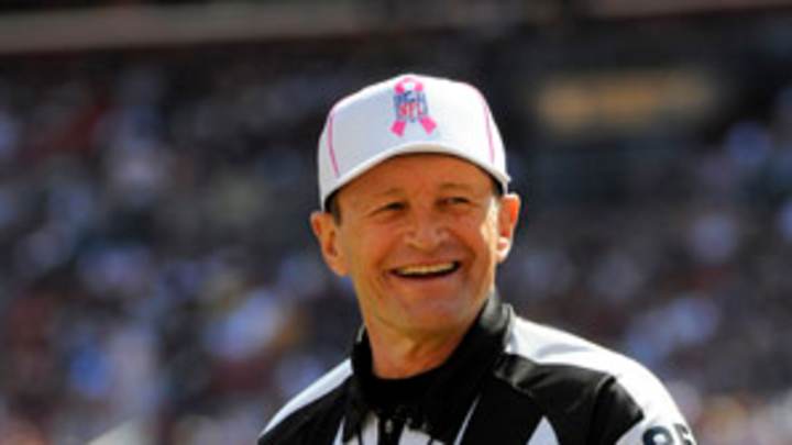 Ref Ed Hochuli with an inside look at what he does on a typical play Ref Ed Hochuli with an inside look at what he does on a typical play