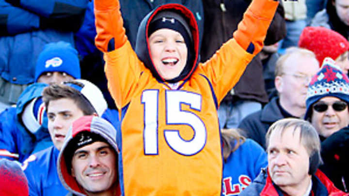 Tim Tebow's presence hinders Broncos' chances at Peyton Manning