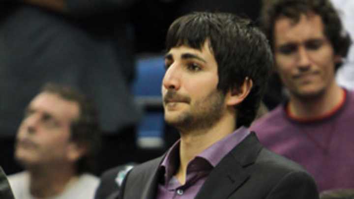 Wolves' Rubio progressing, begins light practice