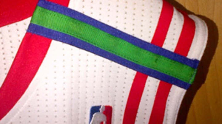 Rockets wear jersey patch to honor coach McHale's daughter