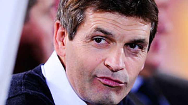 Barcelona says Vilanova will have surgery