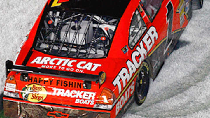 McMurray edges Dale, Jr. to claim first-ever Daytona 500 victory