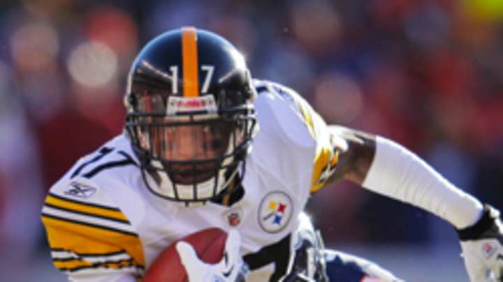 Steelers players buzzing about end to Mike Wallace's holdout