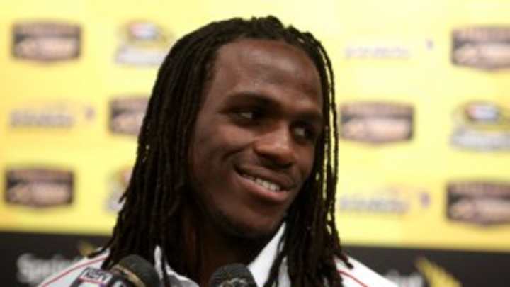 Peyton Manning signs autograph for Jamaal Charles after Broncos beat Chiefs