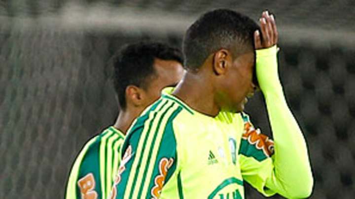 Fans begin to threaten struggling Brazilian soccer club Fans begin to threaten struggling Brazilian soccer club