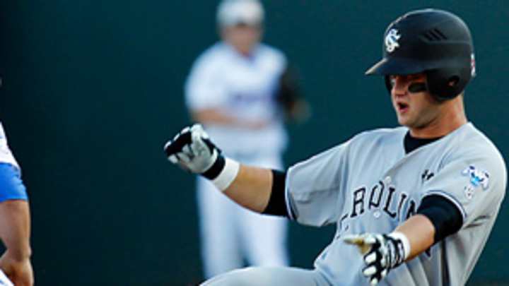 Walker's heroic effort helps Gamecocks down Gators in Game 1