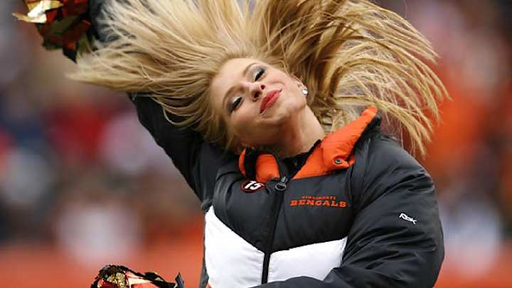 NFL Cheerleaders: Week 16