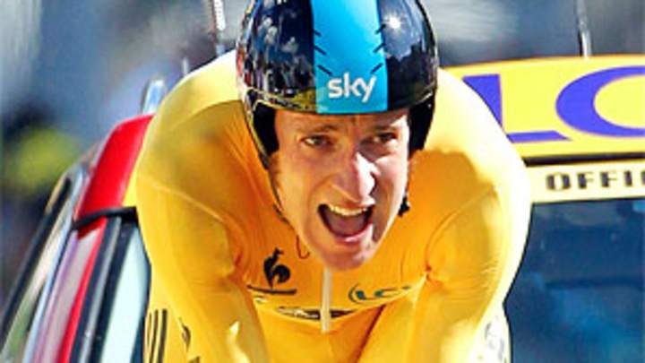 Wiggins crushes Tour's first full time trial, holds onto yellow jersey