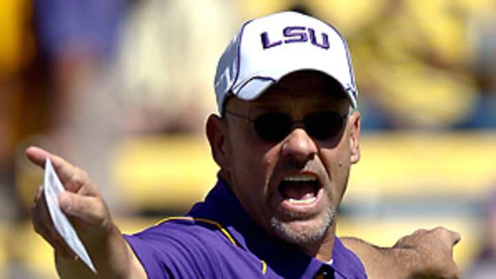 Gary Crowton does a weird thing Gary Crowton does a weird thing