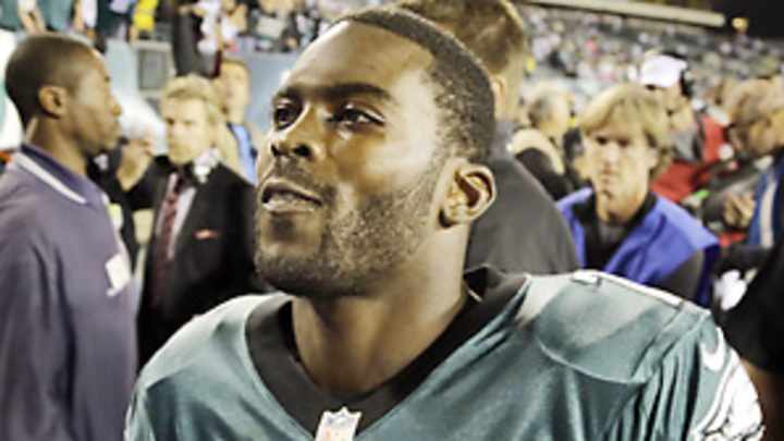 Eagles QB Vick says knee is OK Eagles QB Vick says knee is OK