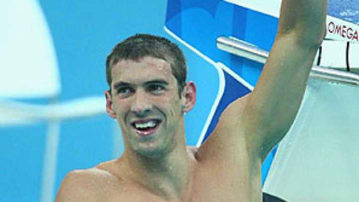 Phelps takes major step toward eight golds with dominating  400 IM