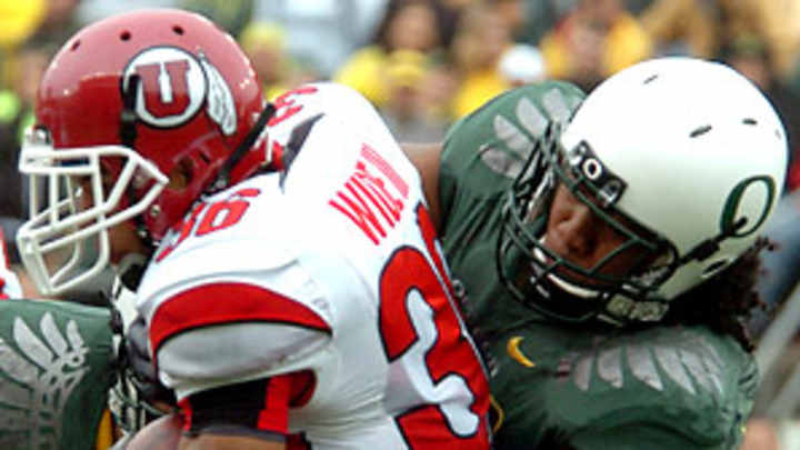 Oregon defense dominating thanks to surprising D-line play Oregon defense dominating thanks to surprising D-line play