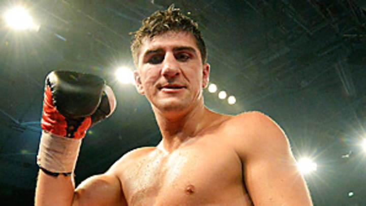 Huck beats Arslan to retain WBO title