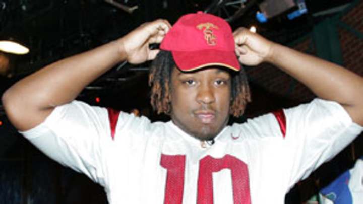 Inside the recruitment of Seantrel Henderson, nation's top O-lineman