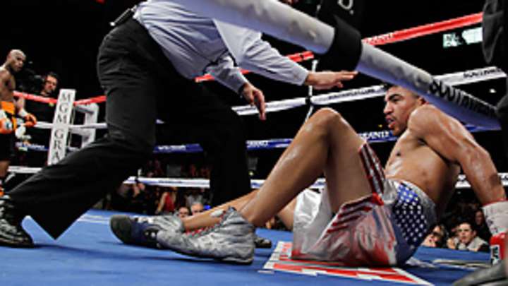 Mayweather teaches Ortiz tough lesson with unsuspecting knockout