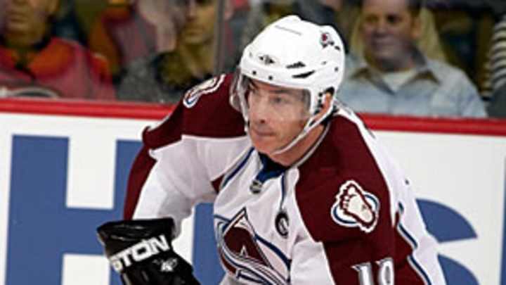 Sakic retires after 20 seasons