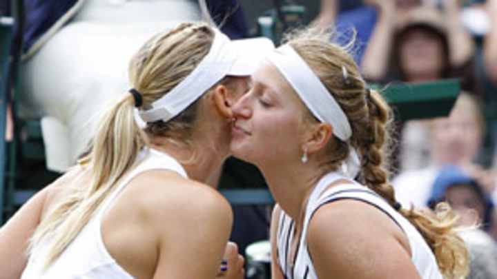 Kvitova dominates Sharapova to provide glimpse into the future