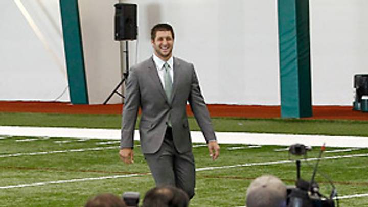 Move to New York puts Tebow center stage in media firestorm