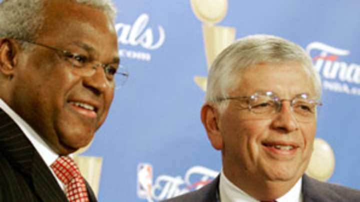 NBA players plead to block lockout, but swift response unlikely