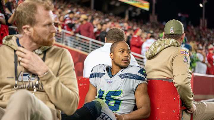 Seahawks WR Tyler Lockett Hospitalized with Severe Leg Contusion Seahawks WR Tyler Lockett Hospitalized with Severe Leg Contusion