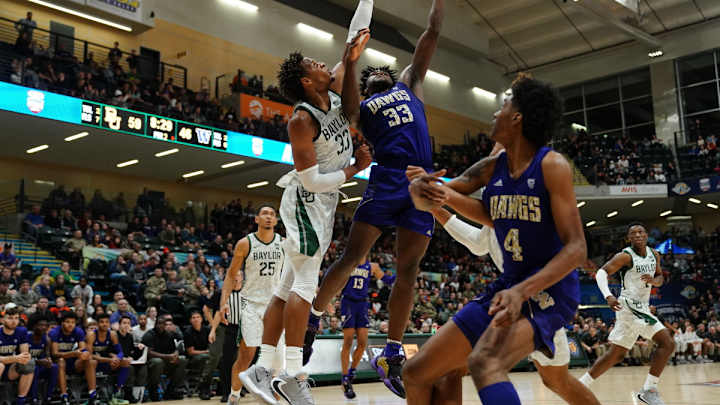 UW Hoops No-Brainer: Feed the Big Man