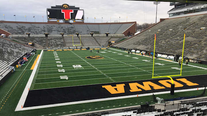 The Live Thread: Iowa vs. Illinois