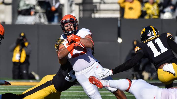 Turn It Around: Turnover Magic Bites Illini in 19-10 Loss to No. 19 Iowa Turn It Around: Turnover Magic Bites Illini in 19-10 Loss to No. 19 Iowa