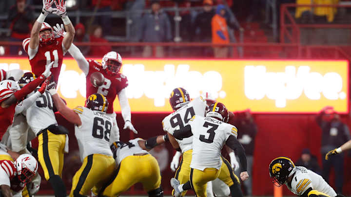 Duncan's Kick Entertains Winning Hawkeyes