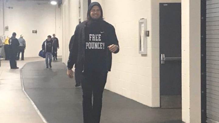 Steelers Players Arrive at Browns Rematch Wearing 'Free Pouncey' Shirts Steelers Players Arrive at Browns Rematch Wearing 'Free Pouncey' Shirts