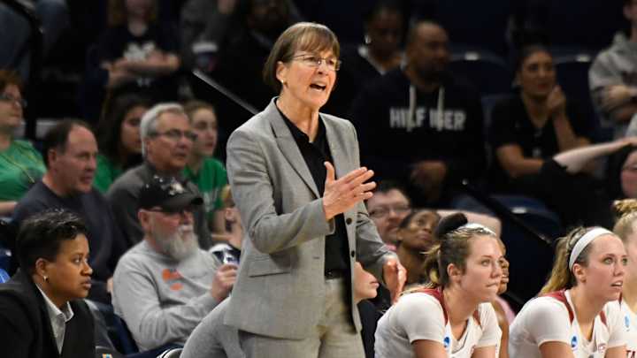 Stanford New No. 1 in Women's Top 25 After Top Two Teams Lose Stanford New No. 1 in Women's Top 25 After Top Two Teams Lose