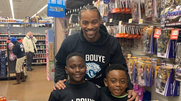A.J. Bouye and Jaguars Teammates Take Boys & Girls Club Children Holiday Shopping