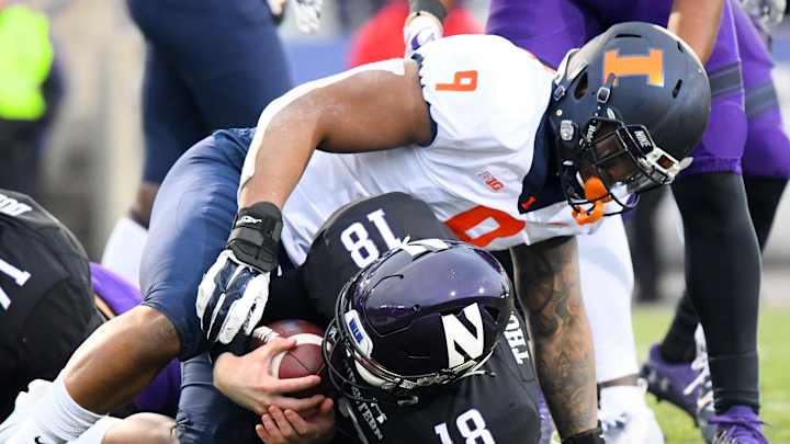 Illini LB Dele Harding Named First-Team All-Big Ten By Media