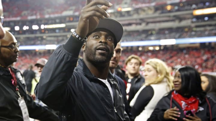 Petition To Ban Michael Vick as 'Pro Bowl Legends Captain' Tops 300,000 Signatures Petition To Ban Michael Vick as 'Pro Bowl Legends Captain' Tops 300,000 Signatures